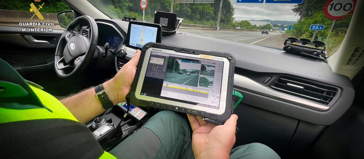 Investigado un conductor por circular a 219 kilómetros por hora en Ferrol

REMITIDA / HANDOUT por GUARDIA CIVIL
Fotografía remitida a medios de comunicación exclusivamente para ilustrar la noticia a la que hace referencia la imagen, y citando la procedencia de la imagen en la firma
09/6/2026