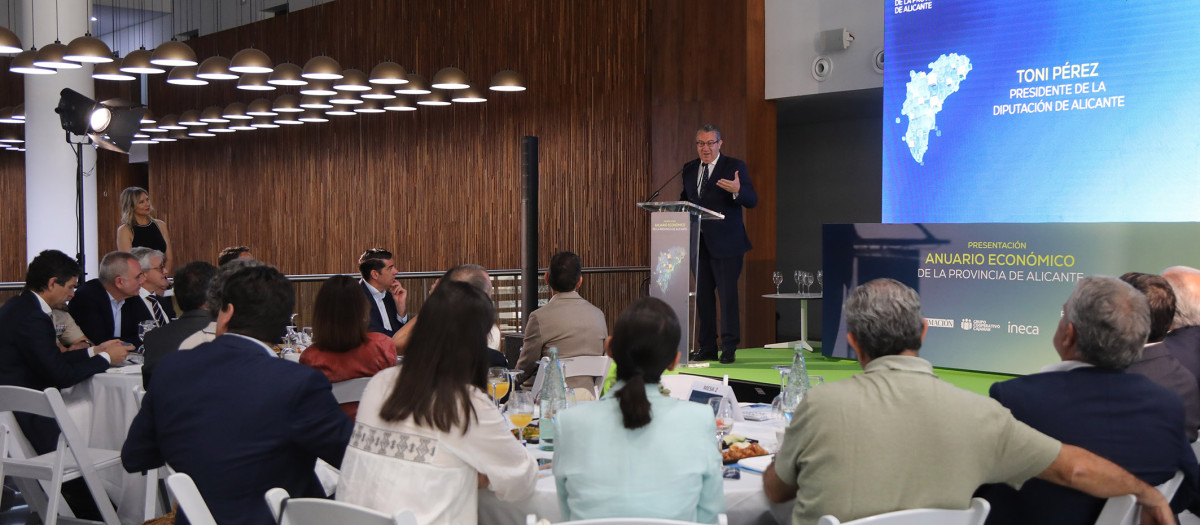 Presentación del anuario económico de los últimos 25 años de la economía alicantina