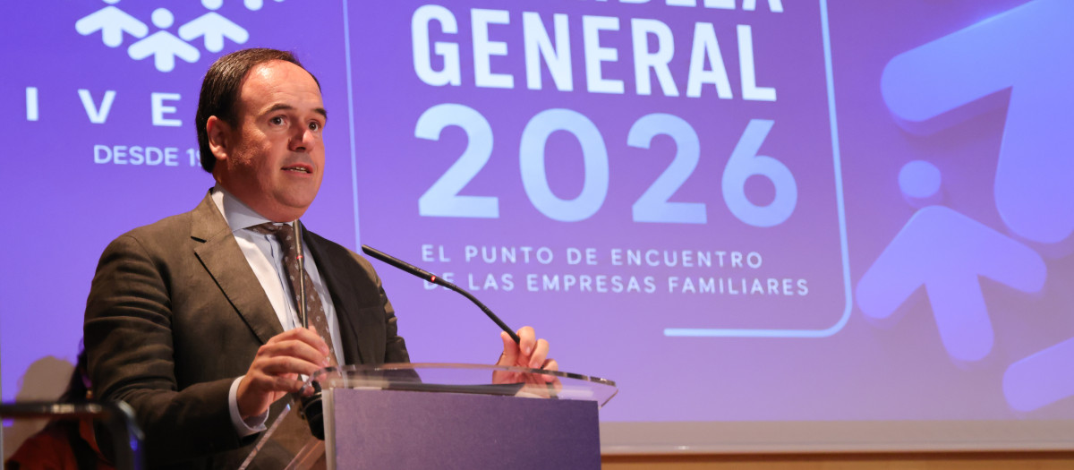 Imagen de Juanfran Pérez Llorca durante la clausura de la Asamblea General del Instituto Valenciano para el Estudio de la Empresa Familiar