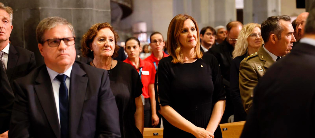 Imagen de María José Catalá en la misa del papa León XIV en la Sagrada Familia de Barcelona.