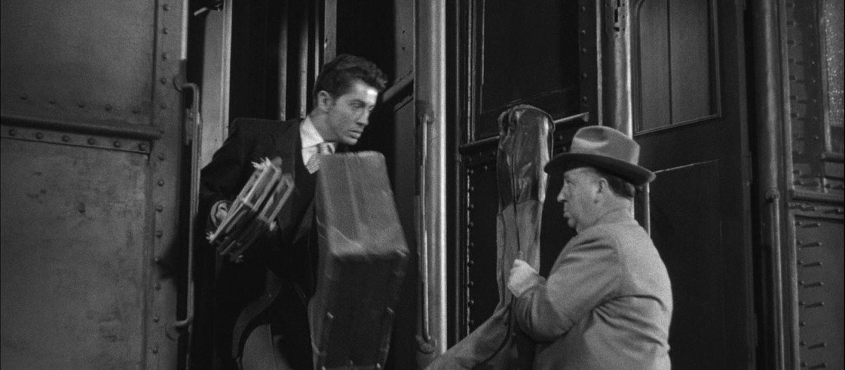 Farley Granger y Alfred Hitchcock en Extraños en un tren