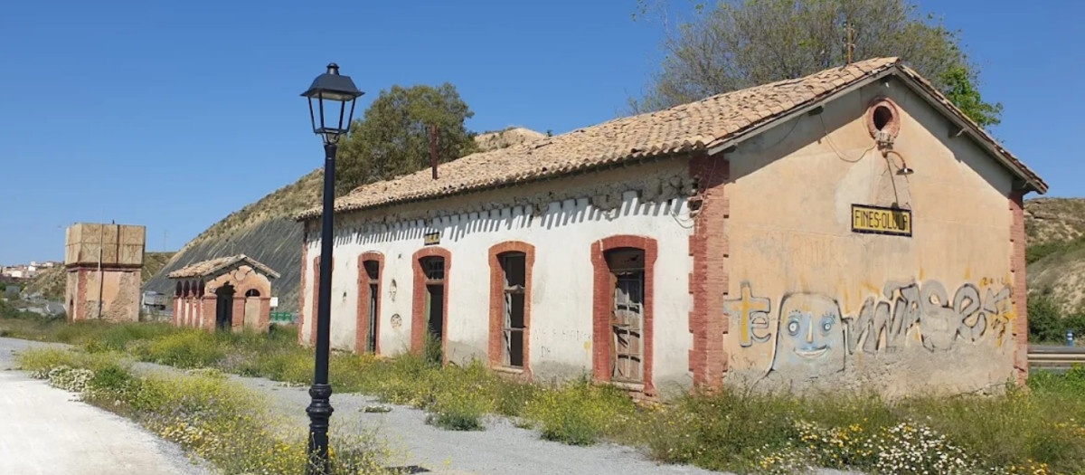 La estación de Fines-Olula (Almería), en riesgo de desaparición
