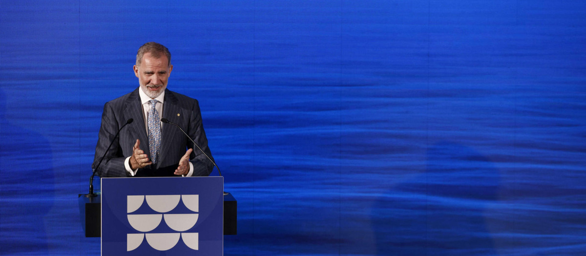 El Rey, durante su intervención en el Foro Económico y Social del Mediterráneo en Barcelona
