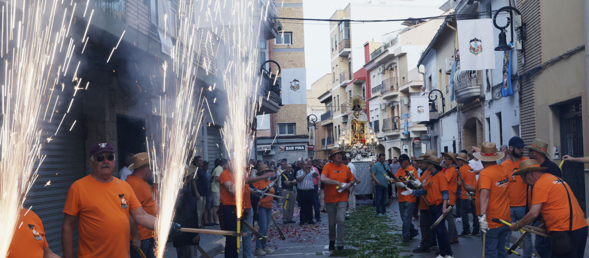 Imagen de la Virgen de los Desamparados en su llegada a Aldaia.