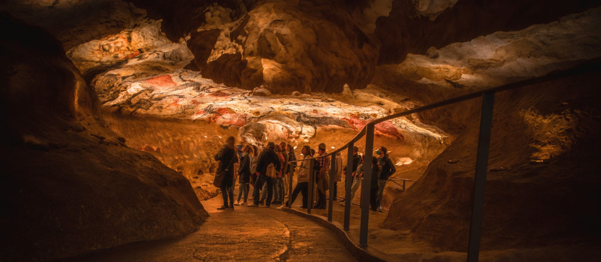 Réplica íntegra de la cueva de Lascaux