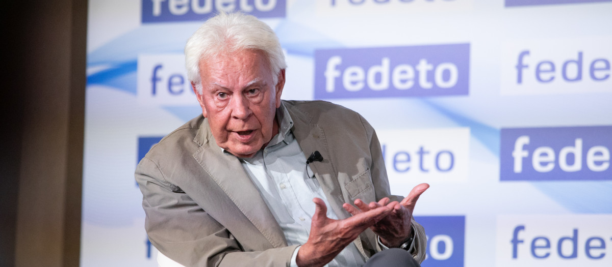 Felipe González, durante un encuentro en el Hotel Eurostars