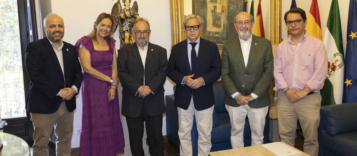 Foto de la firma del convenio