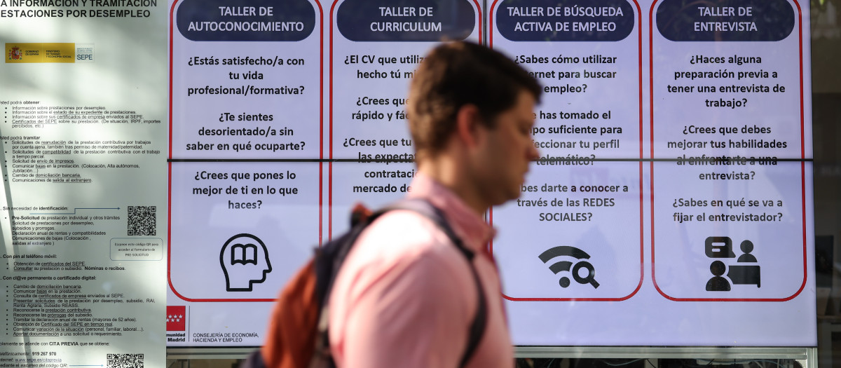 Fachada de una Oficina de Empleo, a 2 de julio de 2026, en Madrid