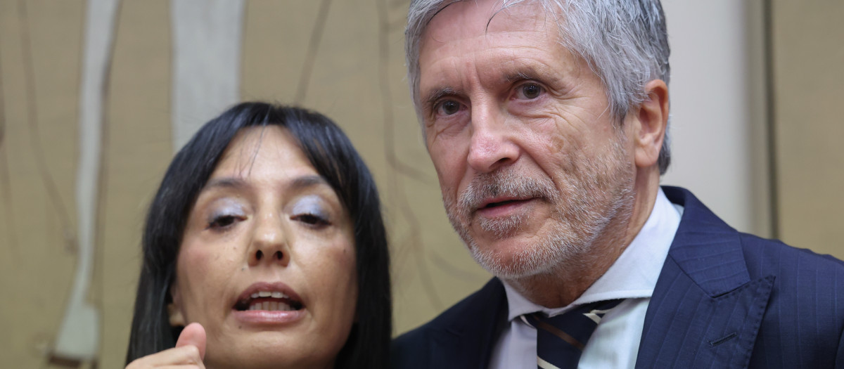 (Foto de ARCHIVO)
El ministro del Interior, Fernando Grande-Marlaska (d), y la directora general de la Guardia Civil, Mercedes González Fernández (i).