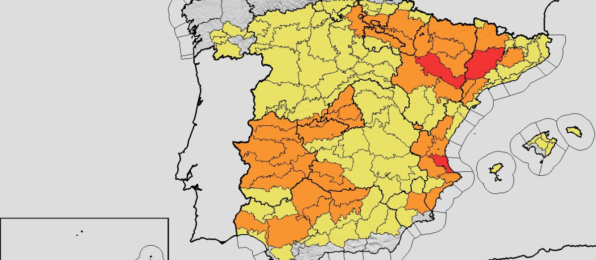 Imagen de los avisos por calor decretados por la Aemet para este martes 7 de julio