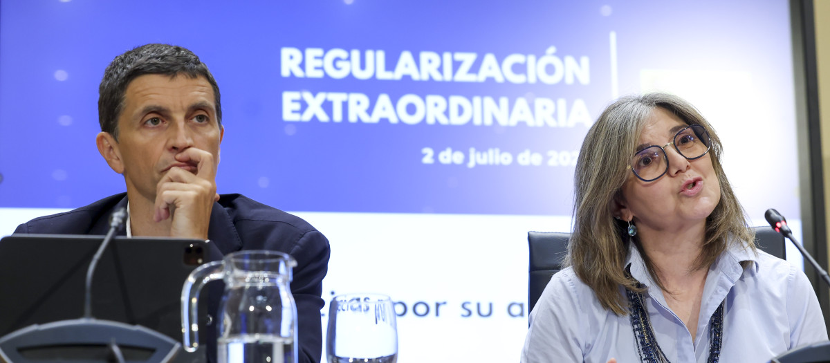 Los secretarios de Estado de Migraciones, Pilar Cancela, y de Seguridad Social y Pensiones, Borja Suárez