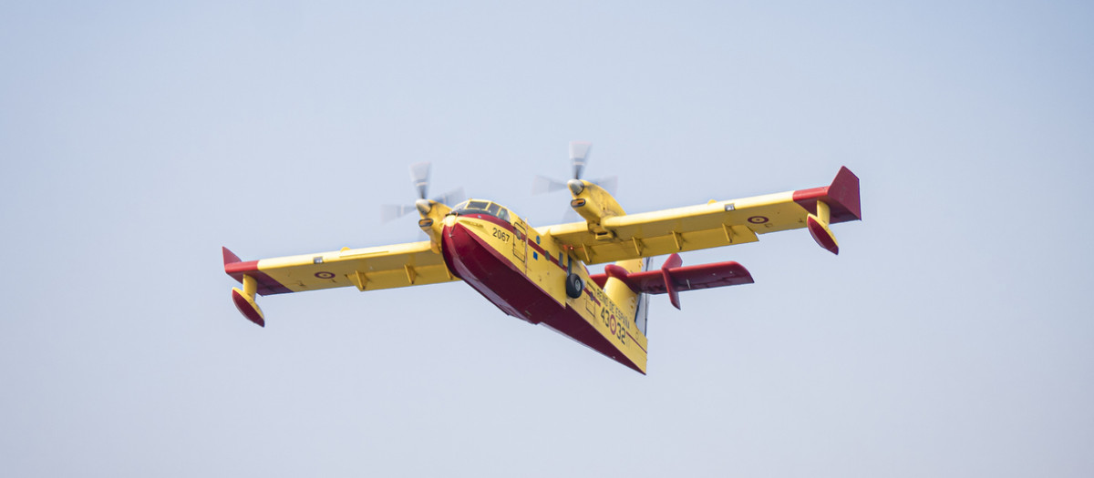 Un hidroavión español Canadair CL-215T