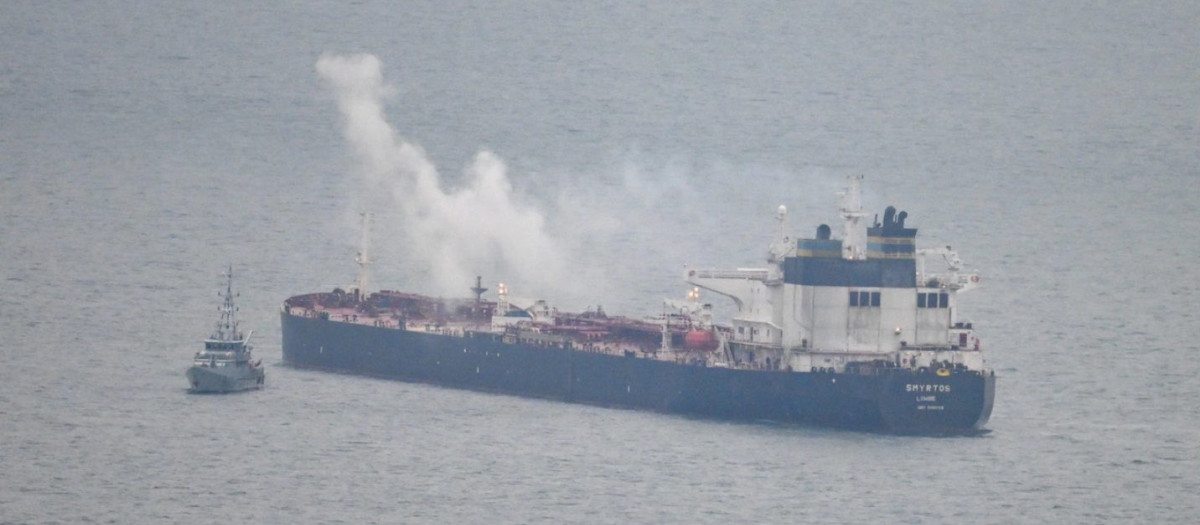Petrolero de la flota fantasma rusa alcanzado en un ataque ucraniano