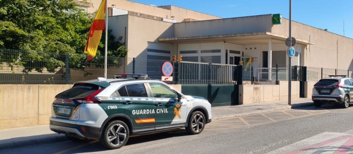 Cuartel de la Guardia Civil en Calvià

REMITIDA / HANDOUT por GUARDIA CIVIL
Fotografía remitida a medios de comunicación exclusivamente para ilustrar la noticia a la que hace referencia la imagen, y citando la procedencia de la imagen en la firma
03/7/2026