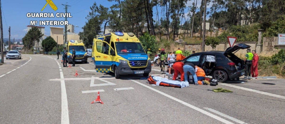 Una mujer de 68 años y un hombre de 62 mueren en un accidente de tráfico en Porriño (Pontevedra)

REMITIDA / HANDOUT por GUARDIA CIVIL
Fotografía remitida a medios de comunicación exclusivamente para ilustrar la noticia a la que hace referencia la imagen, y citando la procedencia de la imagen en la firma
17/7/2026