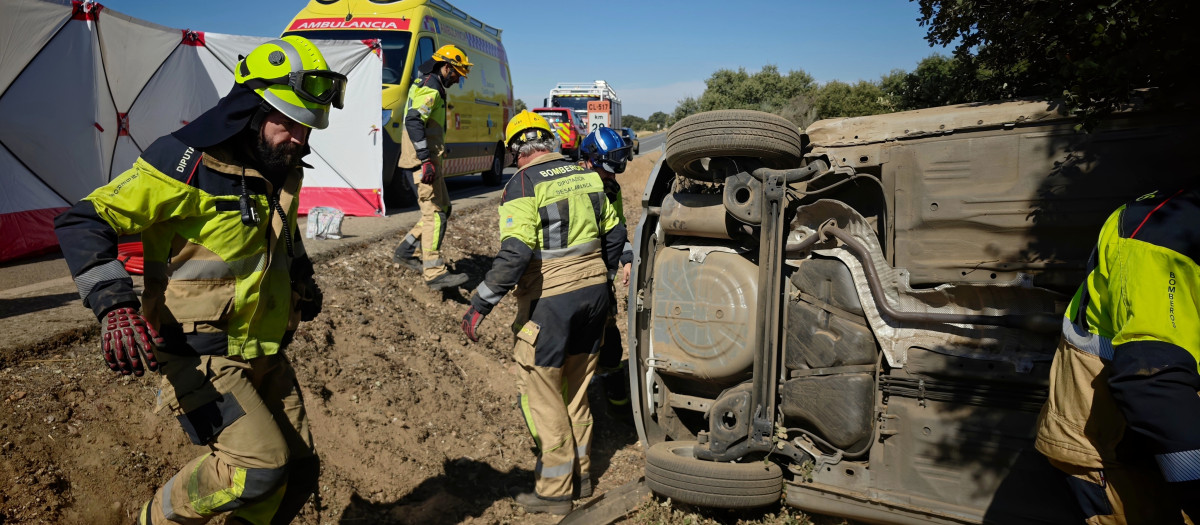 El accidente obligó a movilizar a los Bomberos de la Diputación, la Guardia Civil de Tráfico y los servicios sanitarios de Sacyl