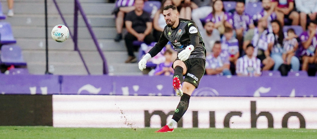 Guilherme Fernandes en un encuentro con el Valladolid
