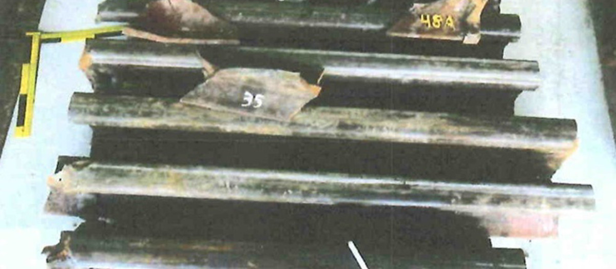 Parte de las raíles del tramo donde se produjo el siniestro de Adamuz el domingo 18 de enero, que causó 46 muertos y más de 120 heridos, custodiados en la Base de Mantenimiento de Hornachuelos de Adif