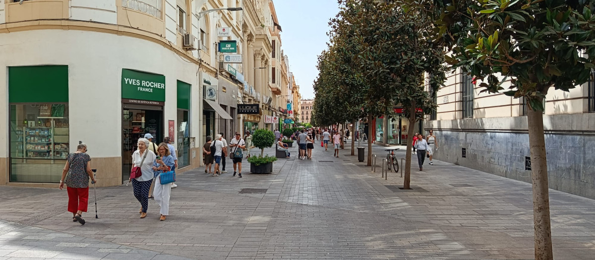 Cruz Conde forma parte del principal eje comercial de la ciudad