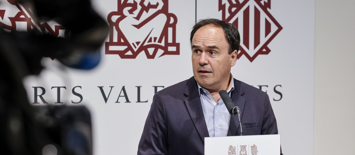 El presidente de la Generalitat, Juanfran Pérez Llorca, ofrece declaraciones a los medios tras la aprobación de los presupuestos de 2026