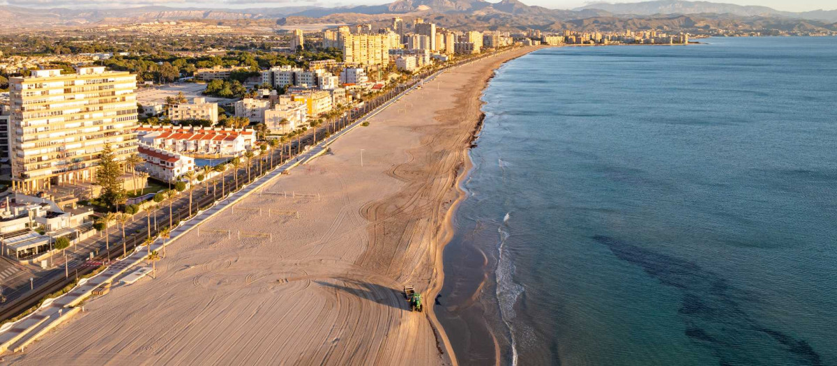 Imagen de la playa más larga de Alicante