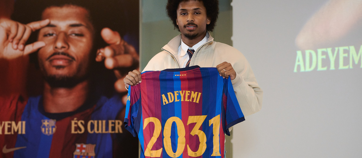 Karim Adeyemi en su presentación como nuevo jugador del Barça