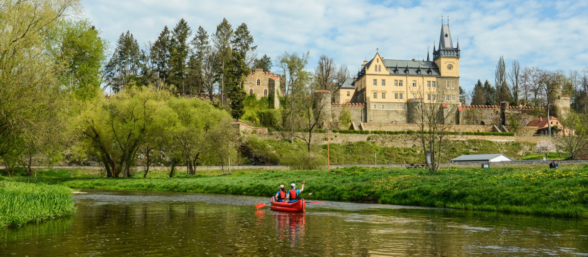 Paseo en canoa por el río Sazava, en Chequia