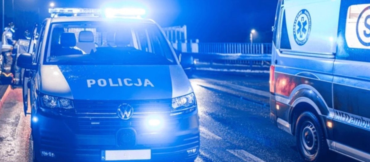 Vehíuclo policial patrullando en Polonia