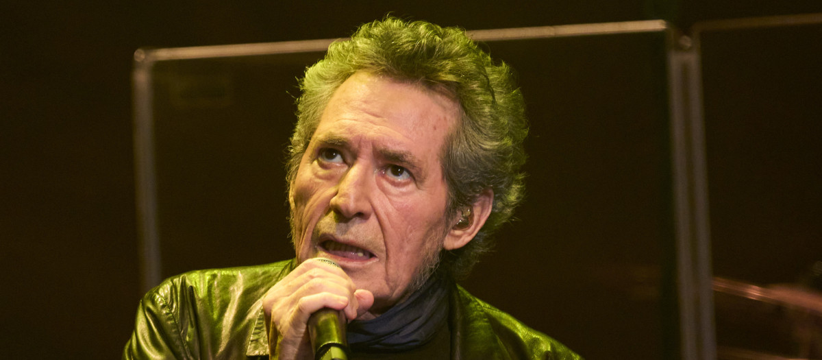 Miguel Rios durante un concierto