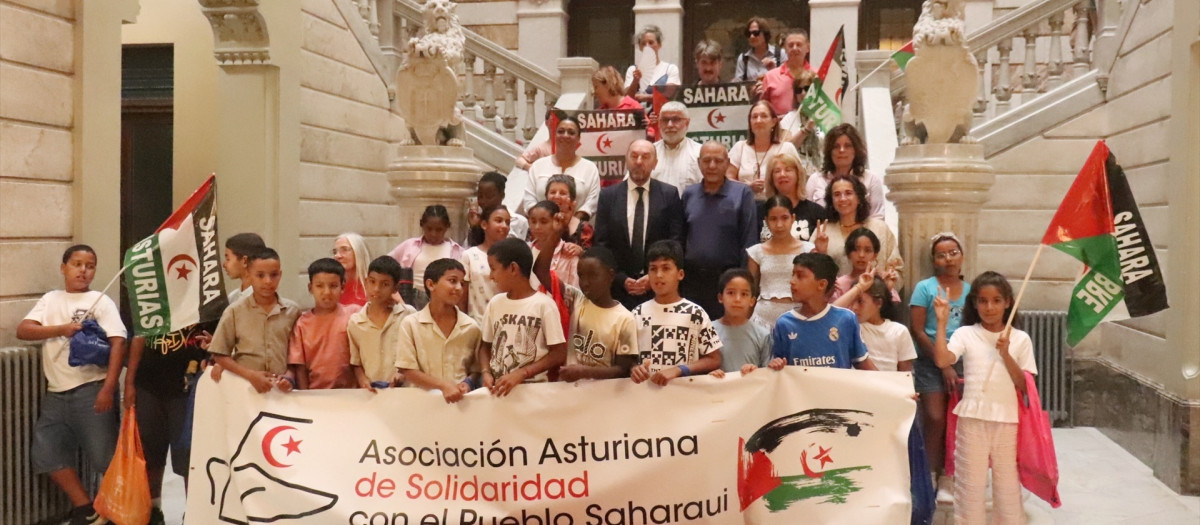 La Junta General del Principado de Asturias recibe a una delegación saharaui participante en el programa 'Vacaciones en Paz'.

REMITIDA / HANDOUT por JUNTA GENERAL DEL PRINCIPADO
Fotografía remitida a medios de comunicación exclusivamente para ilustrar la noticia a la que hace referencia la imagen, y citando la procedencia de la imagen en la firma
27/7/2026