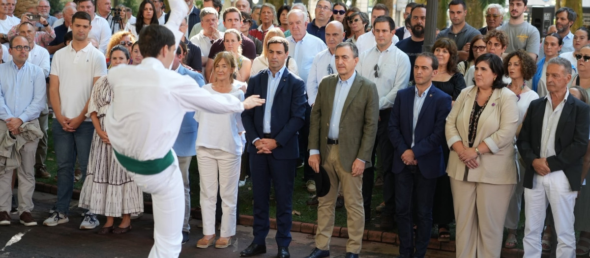 Aitor Esteban junto a Imanol Pradales durante el acto de conmemoración del 131 aniversario del PNV
H. BILBAO - EUROPA PRESS
27/7/2026
