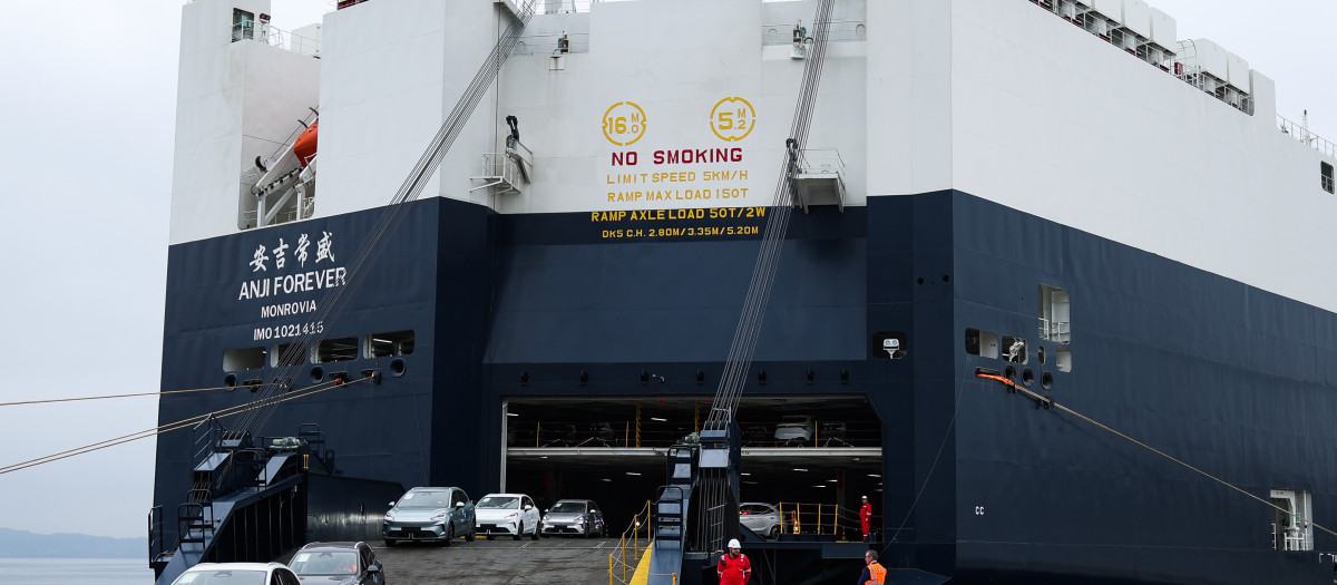 El buque de SAIC Motor durante la celebración del acto de recepción oficial e institucional del primer buque transportador de vehículos del gigante automotriz chino SAIC Motor