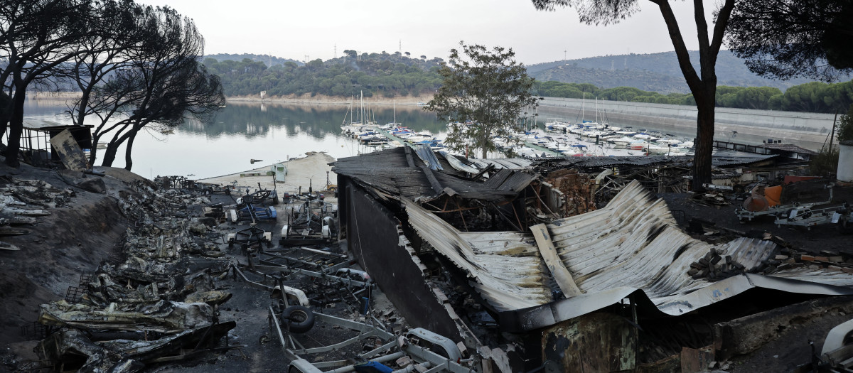 Imágenes de los estragos del fuego a su paso por el Pantano de San Juan