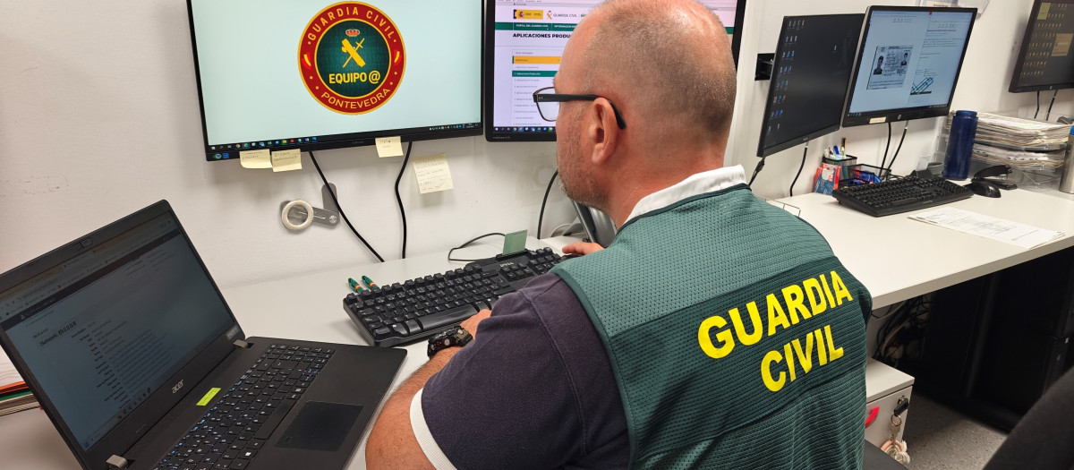 Un agente de la Guardia Civil

REMITIDA / HANDOUT por GUARDIA CIVIL
Fotografía remitida a medios de comunicación exclusivamente para ilustrar la noticia a la que hace referencia la imagen, y citando la procedencia de la imagen en la firma
28/7/2026