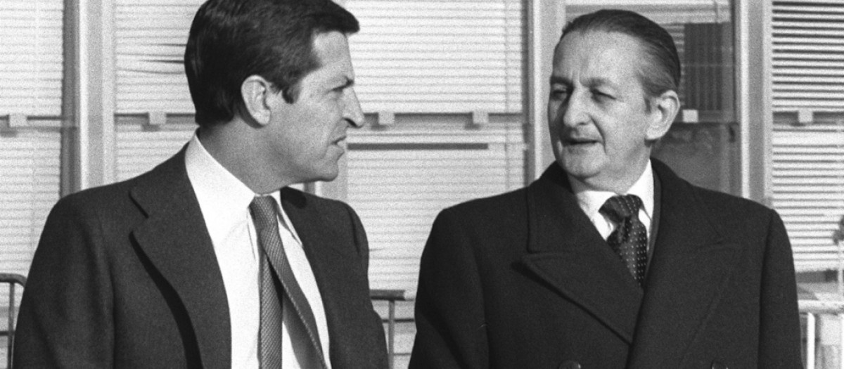 Los presidentes del Gobierno, Adolfo Suárez, y de las Cortes, Torcuato Fernández Miranda (d)