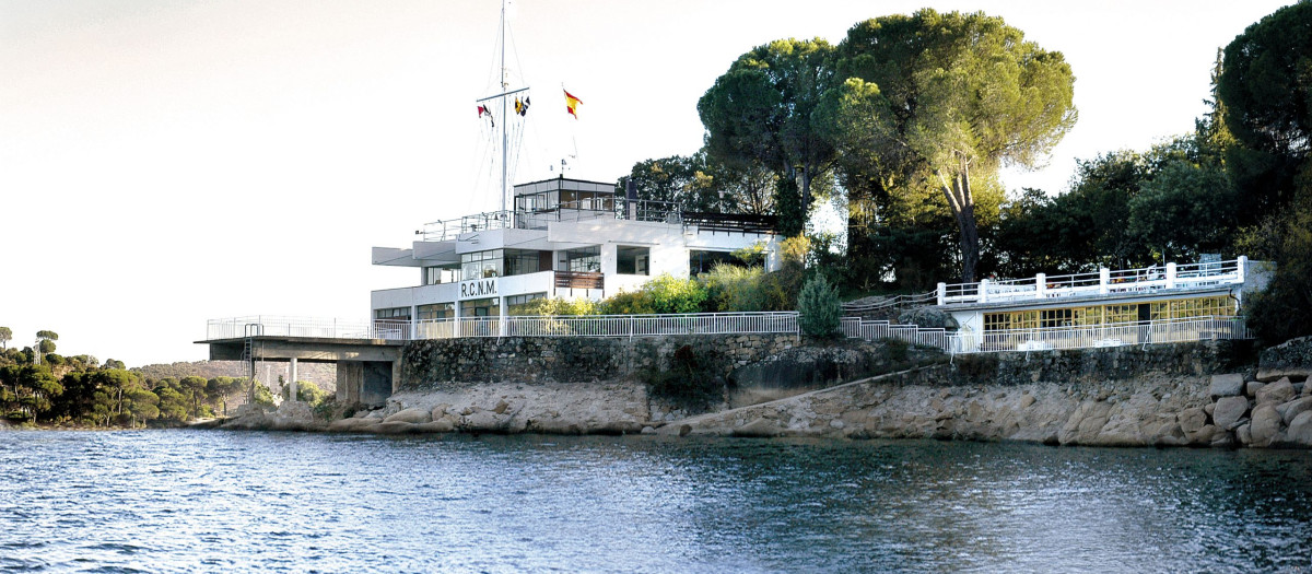 El Real Club Náutico del Pantano de San Juan antes del incendio