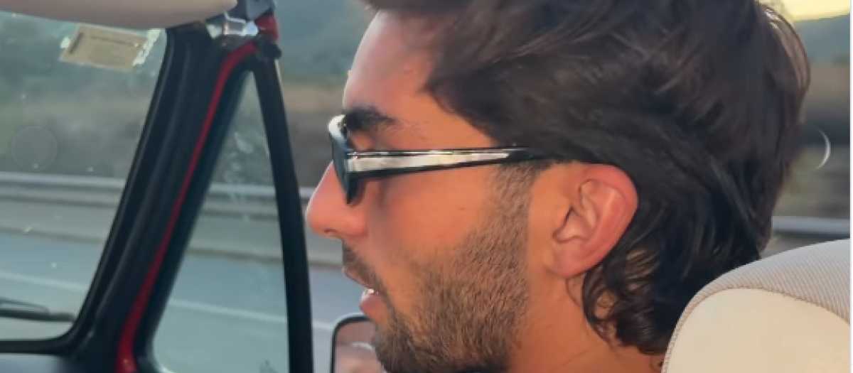 El jugador del Barcelona en el coche descapotable