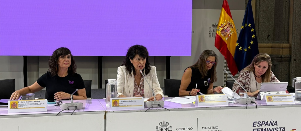 La ministra de Igualdad, Ana Redondo, preside el Comité de Crisis
