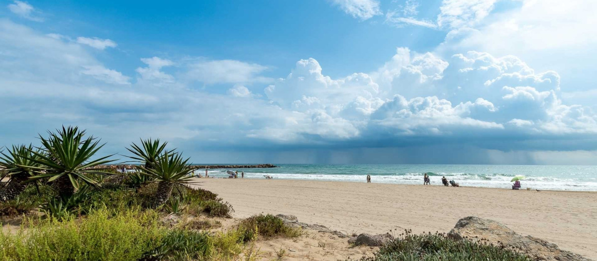 Imagen de un playa de la provincia de Valencia