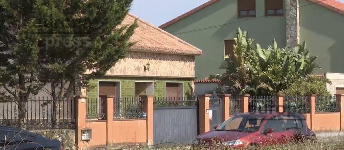 Un joven mata presuntamente a su padre de dos disparos con una escopeta en Ribeira y asegura que trató de proteger a su abuela