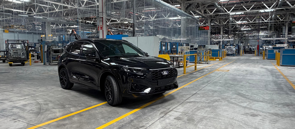 Imagen de un Ford Kuga dentro de la factoria de Almussafes (Valencia).