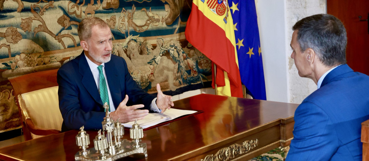 Don Felipe con Pedro Sánchez en el despacho del Palacio de La Almudaina