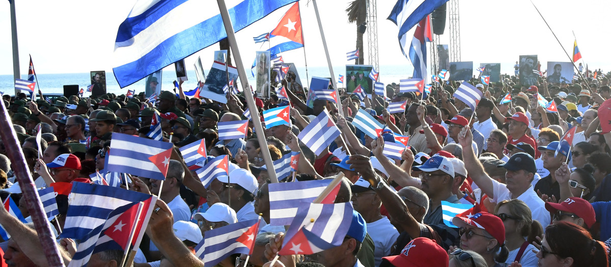 (Foto de ARCHIVO)
HAVANA, May 22, 2026  -- People wave Cuban national flags as they participate in a rally at the Anti-Imperialist Platform in Havana, capital of Cuba, on May 22, 2026. Thousands of Cubans rallied in Havana on Friday to condemn the U.S. indictment of Raul Castro and the decades-long U.S. embargo on Cuba, while expressing support for the country's revolutionary process.,Image: 1104322173, License: Rights-managed, Restrictions: , Model Release: no  , Credit line: Joaqu¨ªn Hern¨¢ndez / Xinhua News / Europa Press
Editorial licence valid only for Spain and 3 MONTHS from the date of the image, then delete it from your archive. For non-editorial and non-licensed use, please contact EUROPA PRESS.

Joaqu¨ªn Hern¨¢ndez / Xinhua News / Europa Press / ContactoPhoto
22/5/2026