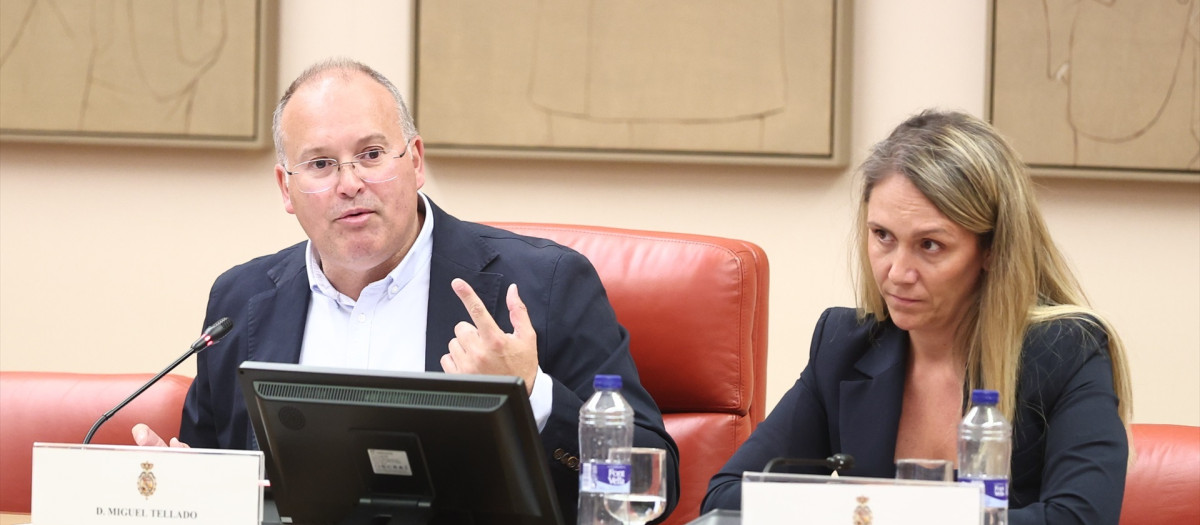 El secretario general del Partido Popular, Miguel Tellado, y la eurodiputada Alma Ezcurra