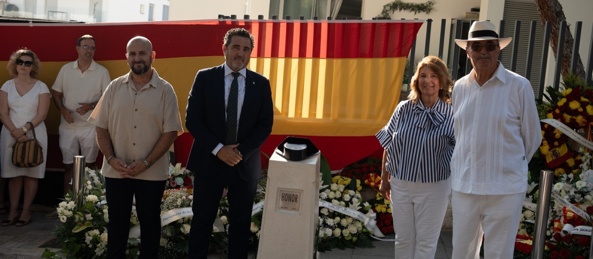 Calvià homenajea a los guardias civiles asesinados por ETA en Palmanova junto al nuevo monumento conmemorativo