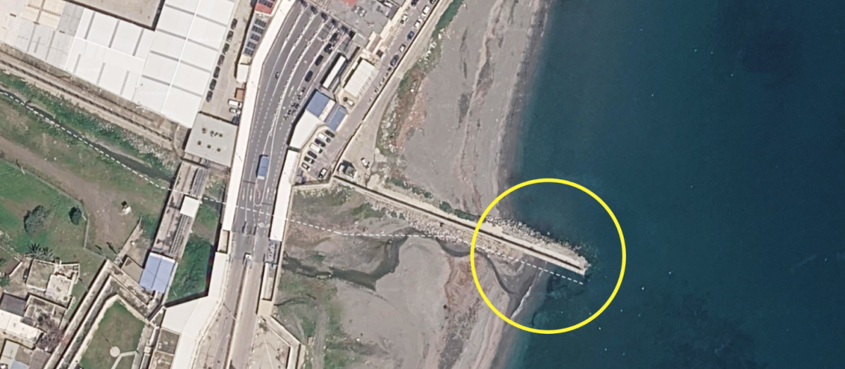 Imagen del espigón que separa Ceuta de Marruecos