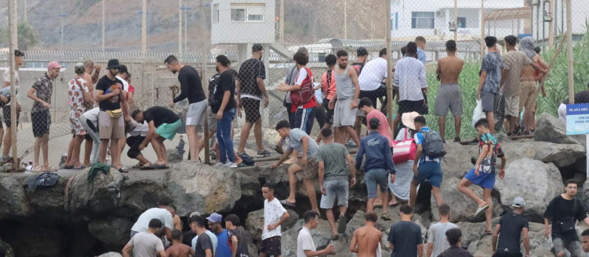 Situación en la frontera del Tarajal en Ceuta este viernes