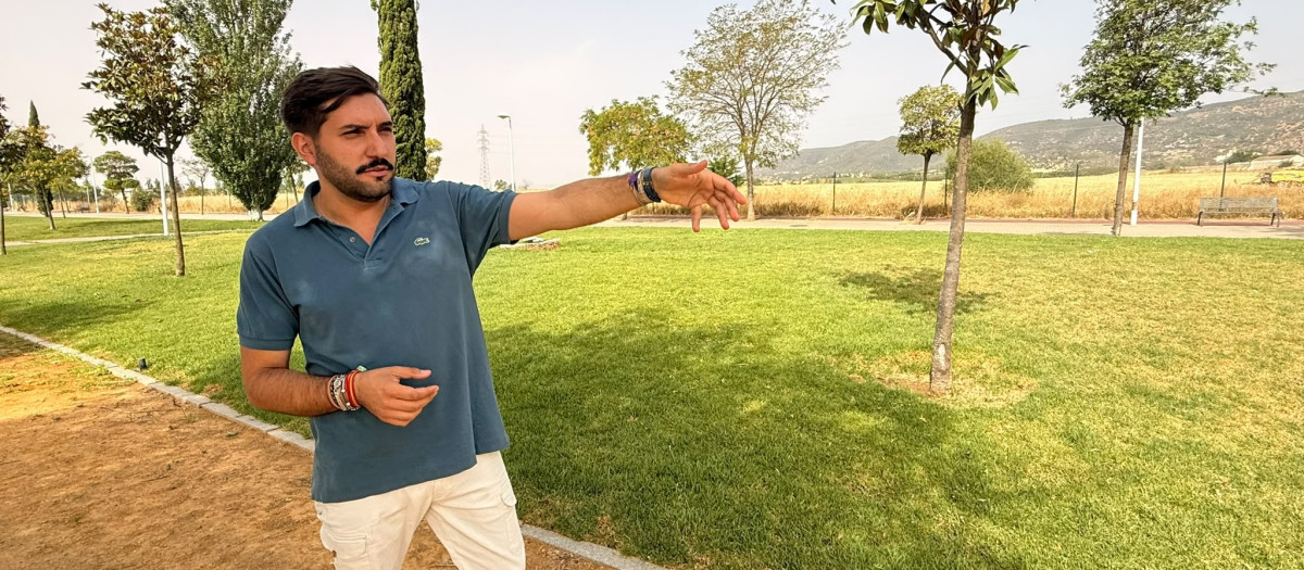 Miguel Castellano, junto al canal del Guadalmellato