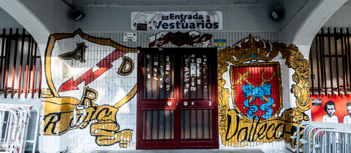 Fachada del estadio de Vallecas