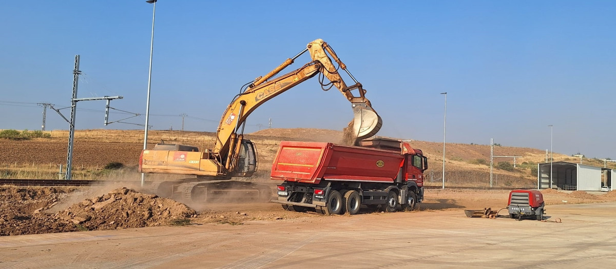 Comienzo de las obras en la Terminal Intermodal Ferroviaria de Salamanca, Puerto Seco

REMITIDA / HANDOUT por AYUNTAMIENTO DE SALAMANCA
Fotografía remitida a medios de comunicación exclusivamente para ilustrar la noticia a la que hace referencia la imagen, y citando la procedencia de la imagen en la firma
01/8/2026